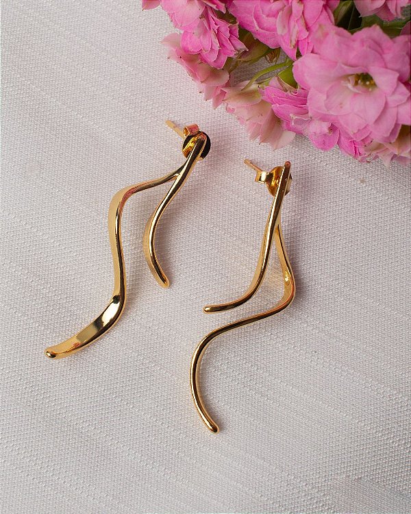 Brinco Longo com Design Orgânico Ondulado - Dourado