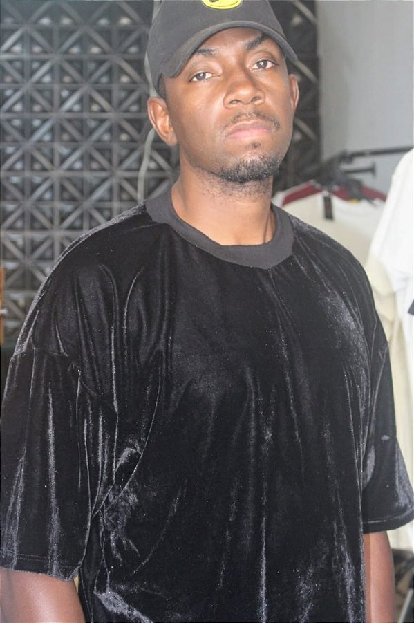 camiseta oversized veludo