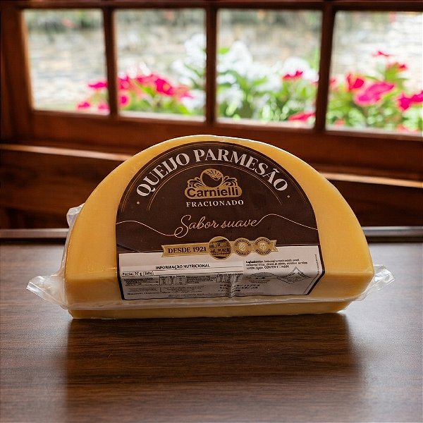 Queijo Carnielli Parmesão Suave (1,300 kg)Meia peça