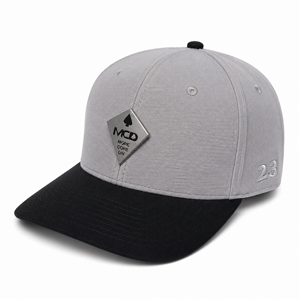 Boné MCD Aba Curvada Snapback Cinza Claro Preto Logo Metálica Unissex