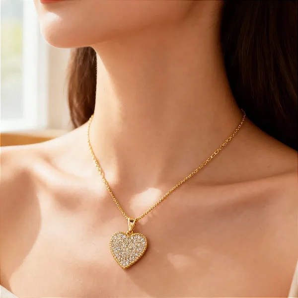 Colar Feminino Com Pingente De Coração Cravejado Dourado