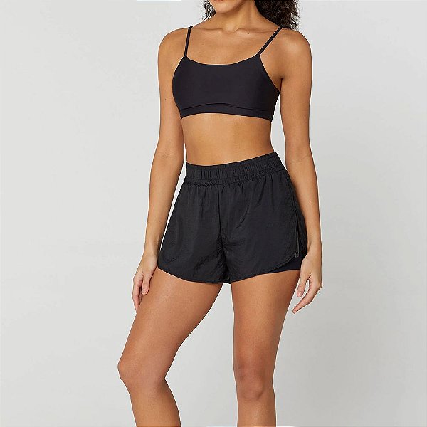 Shorts Alto Giro Sobreposto Eterno Abertura Lateral Preto