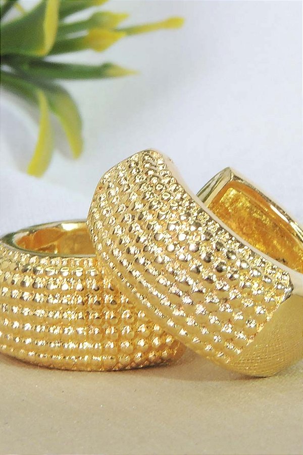 Brinco de Argolinha Grossa Trabalhada Banhado em Ouro 18k