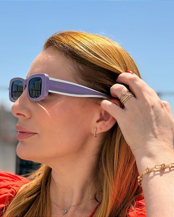 Óculos de Sol Lilás com Detalhes Brancos