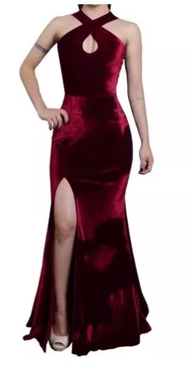 vestido longo fenda estilo sereia veludo marsala