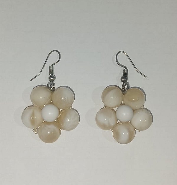 Brinco Pétalas Peroladas Floral Delicado