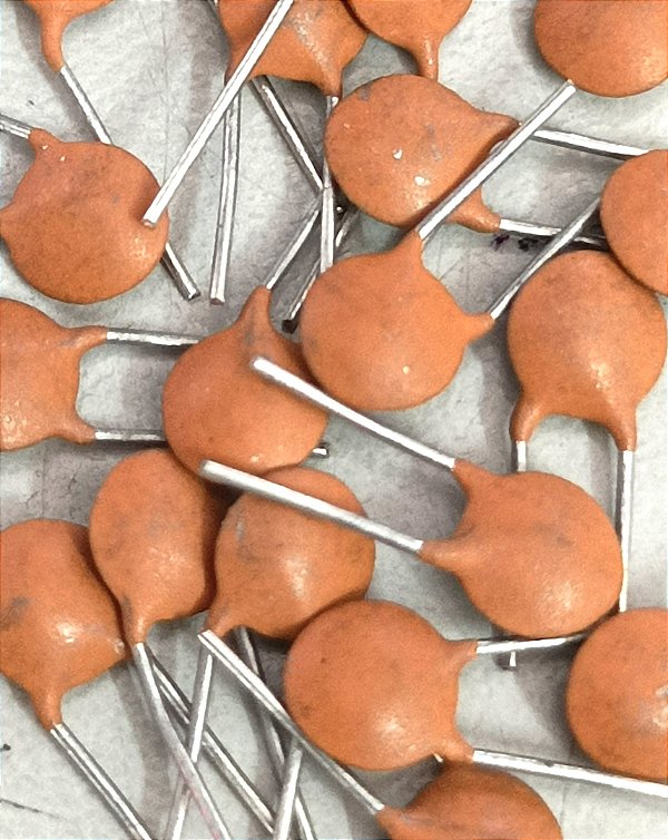 82KPF X 50V CERAMICO