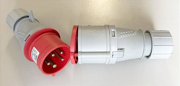 EMENDA ELETRICA INDUSTRIAL (PLUG E TOMADA) 3P+E 32A, 5P, 6H, 480V