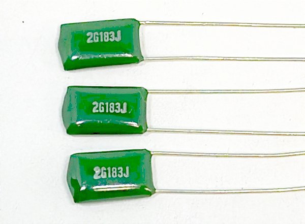 20PÇS DO CAPACITOR POLIESTER 18KPF X 400V ou 18NF X 400V