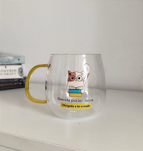 Caneca de vidro nascida pra ler livros