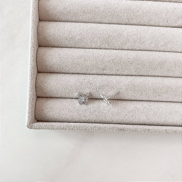 Brinco Borboleta Vazado com Detalhe em Zircônia 9mm em Prata 925