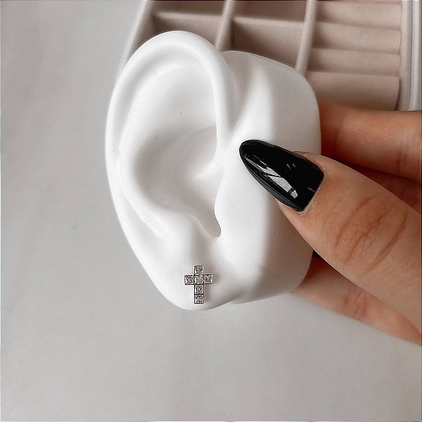 Brinco Cruz com Zircônias Quadradas 10mm em Prata 925