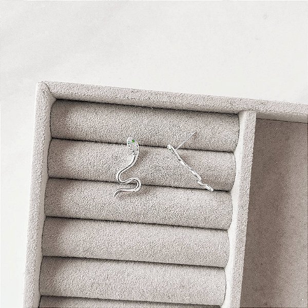 Brinco Cobra 24mm com Cabeça Cravejada e Zircônia Verde em Prata 925