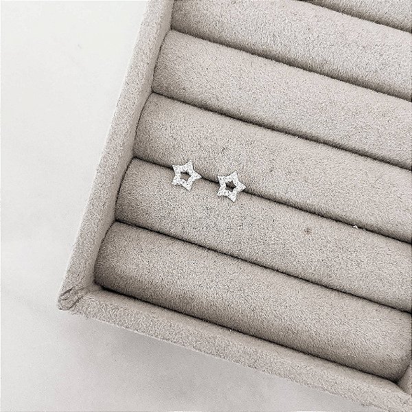 Brinco Estrela Vazado Cravejado 7mm com Zircônia Cristal em Prata 925