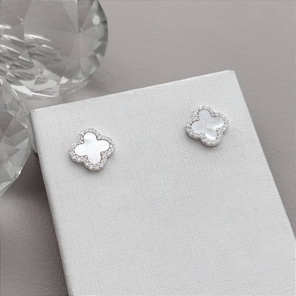 Brinco Trevo Madreperola