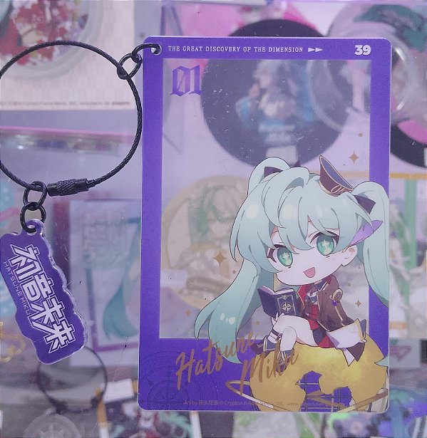 MOEYU - PINGENTE ACRÍLICO ESTILO CHIBI (Q-VERSÃO) -  “DESCOBERTA DIMENSIONAL”