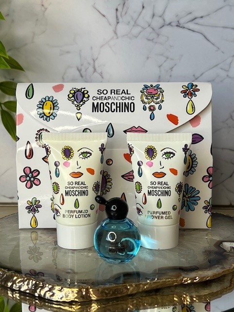 Kit Moschino So Real Cheap and Chic – Miniatura 4,5ml + body lotion 25ml + shower gel 25ml