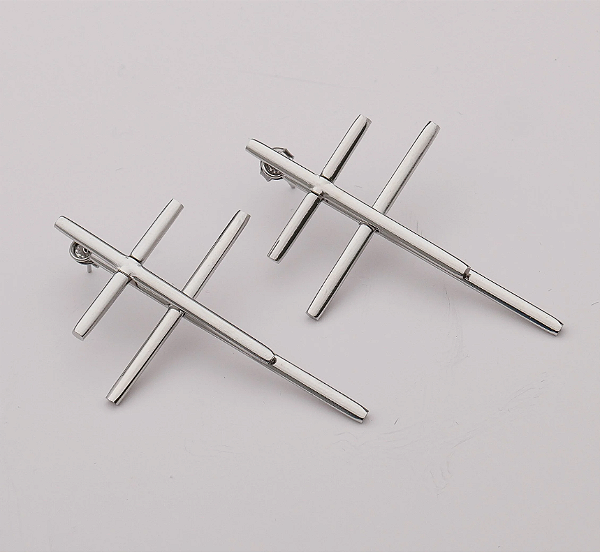 Brinco Héstia - Cruz Dupla em Aço Inox