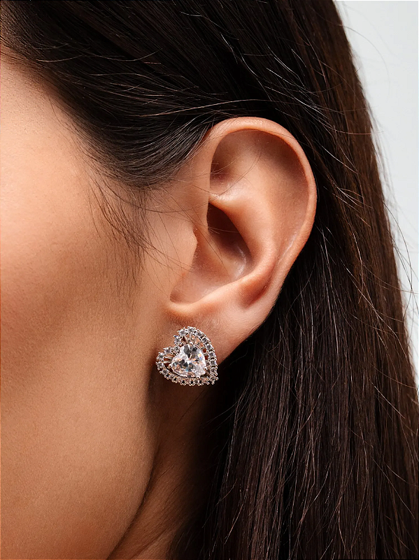 Brinco de Coração Cravejado com Zircônia de Coração folheado em ródio branco