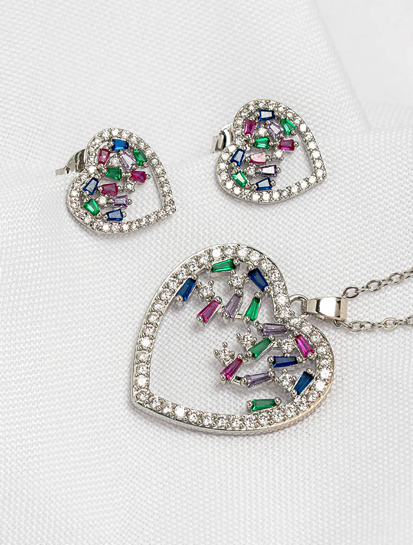 Conjunto de Colar e Brincos Maxi com Coração Vazado com Ramos de Zircônias Coloridas folheado em ródio branco