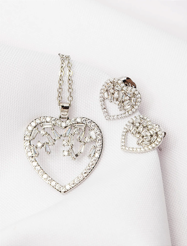 Conjunto de Colar e Brincos Maxi com Coração Vazado com Ramos de Zircônias folheado em ródio branco