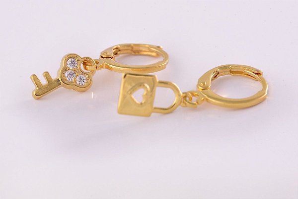 Brinco Duo Argolinha Chave E Cadeado Folheado Em Ouro 18k [F027]