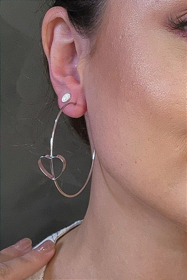 Brinco Argola Grande Fina Com Coração Embutido Banhado Em Ródio Branco [F027]