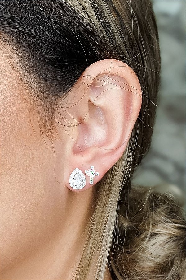 Brinco Gota Com Zircônias Em Prata 925 [F027]