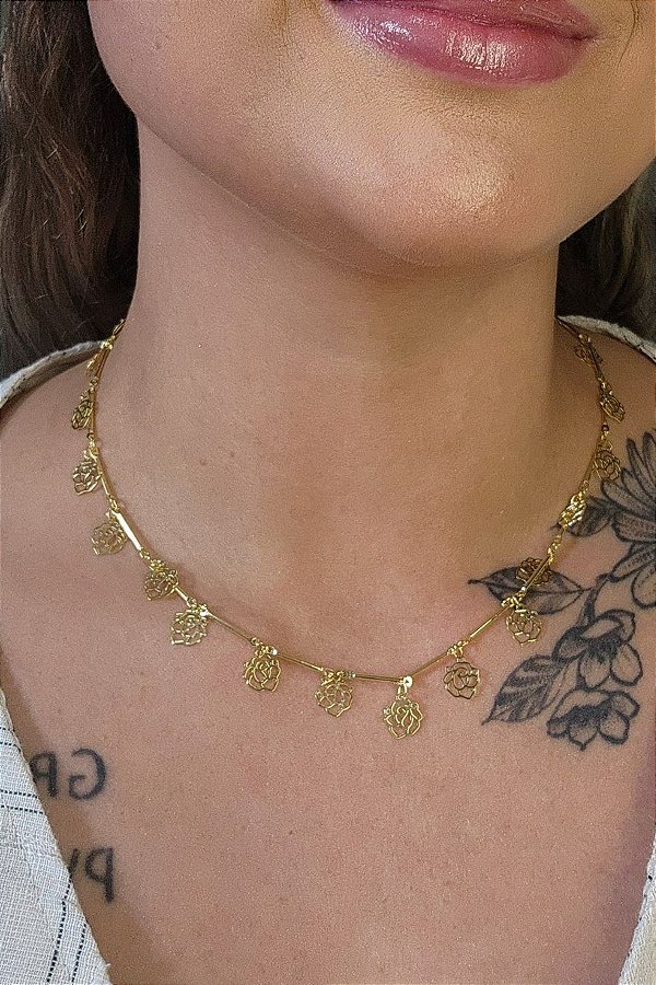 Colar Com Corrente Com Mini Flores Banhado Em Ouro 18k [F027]
