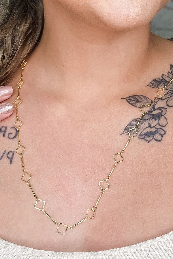 Colar Com Corrente Detalhada Com Flor Vazada Banhado Em Ouro 18k [F027]