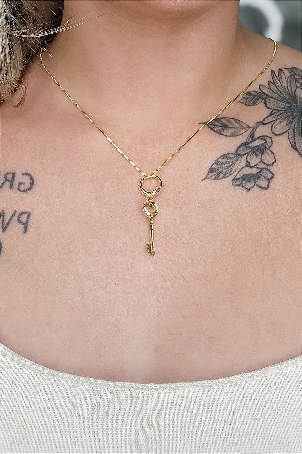 Colar Com Pingente De Chave Com Argolinha Banhado Em Ouro 18k [F027]