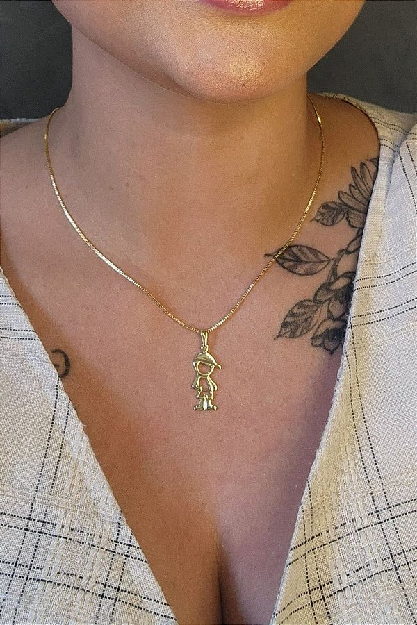 Colar Com Pingente De Menino Banhado Em Ouro 18k [F027]