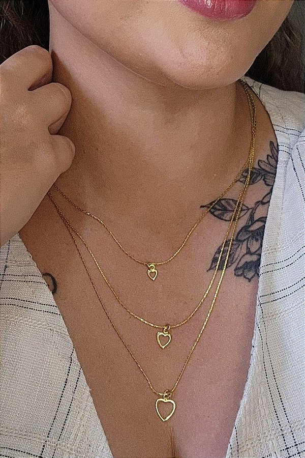 Colar Triplo De Corações Vazados Banhado Em Ouro 18k [F027]