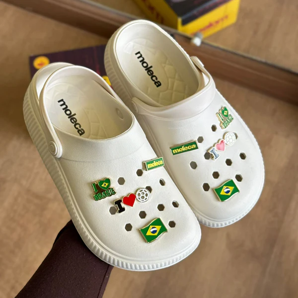 Babuch Feminino Moleca Brasil Com Pins Crocs Original - REF: 5832.111