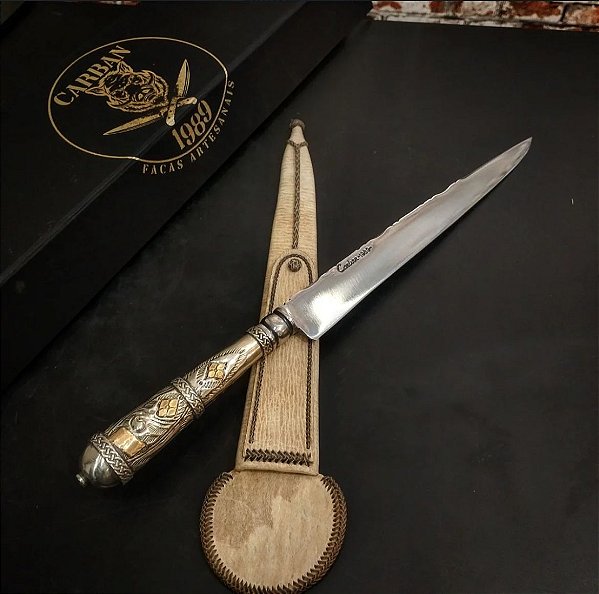 Faca Forjada Carbono detalhes em OURO
