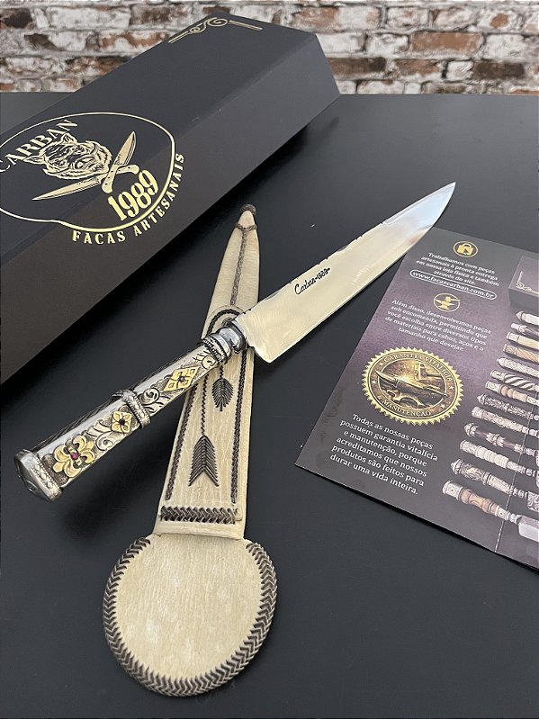 Faca Artesanal 9 Pol. em Aço Carbono de Mola de Trem com Cabo em Prata e Ouro