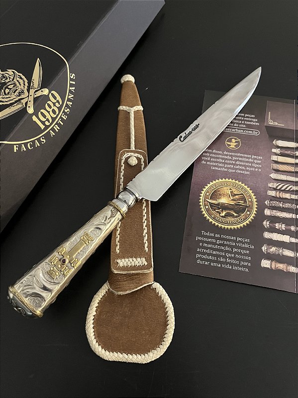 Faca Artesanal Botão Integral 9” Aço Carbono Cabo Alpaca Cinzelada Cruz Missioneira