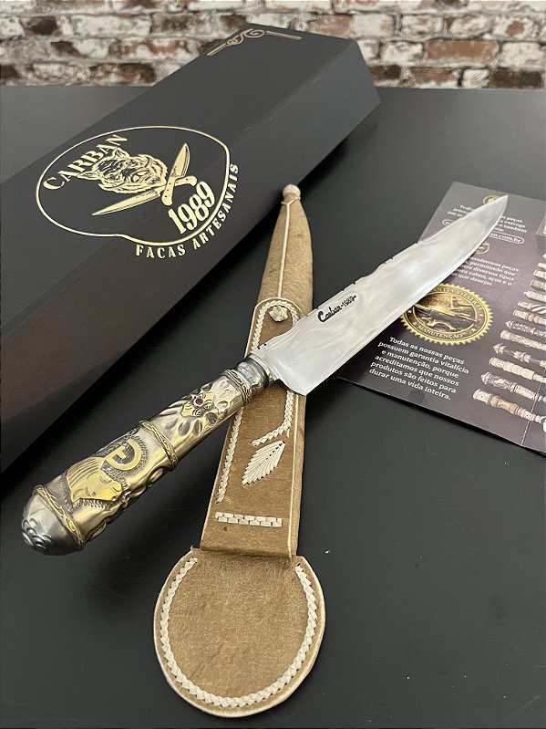 Faca Artesanal Forjada Símbolo ABCC em Alpaca Cinzelada – Aço Carbono 10 Pol.