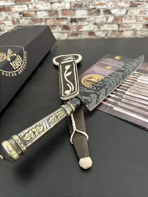 Faca Artesanal Damasco Botão Integral 10” Padrão Arrowhead Cabo em Alpaca Cinzelada