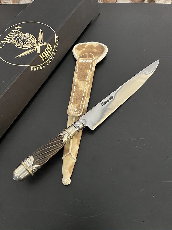 Faca Artesanal Forjada 10” Botão Integral em Aço Carbono Cabo em Guajuvira