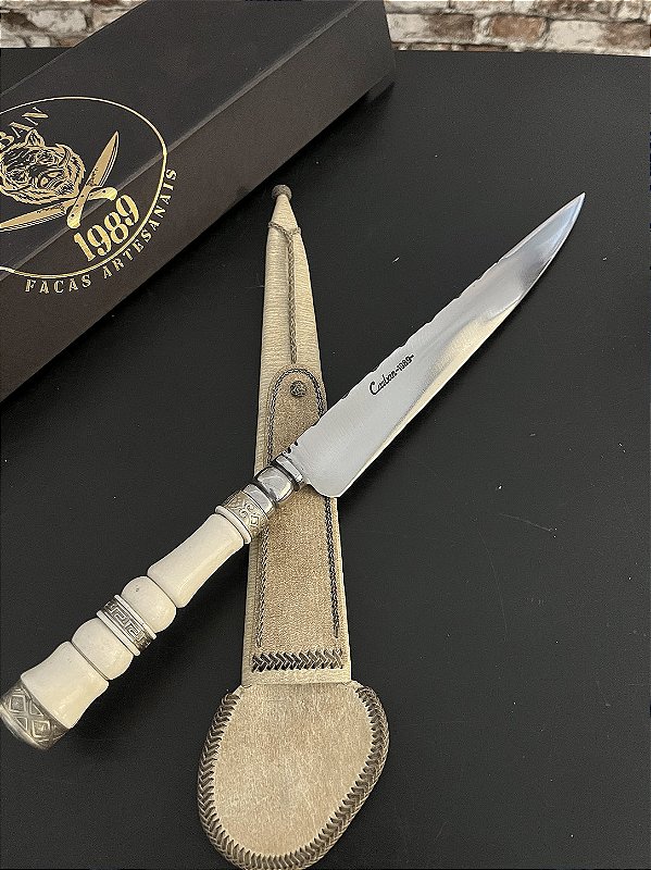 Faca Artesanal Forjada 10” em Aço Carbono Cabo em Canela de Avestruz