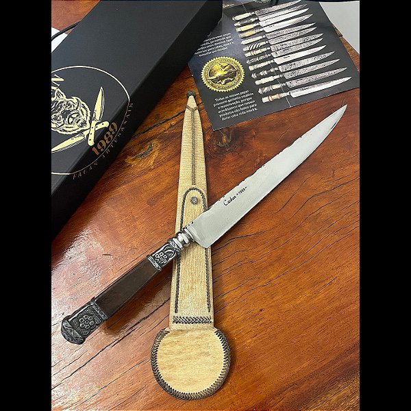 Faca Artesanal Forjada 10” em Aço Carbono 5160 Cabo em Madeira com Adornos em Zamak