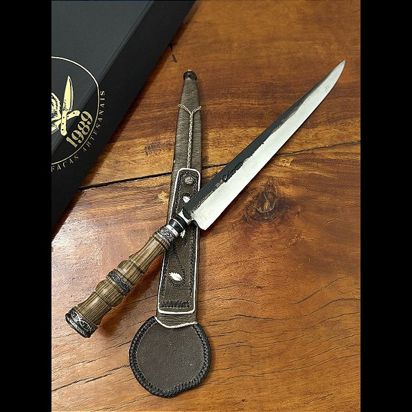 Faca Javalizeira Artesanal 11” | Aço Carbono Brutforged | Cabo em Madeira Guajuvira com Zamak