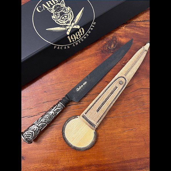 Faca Artesanal Forjada em Aço Carbono 52100 Fosfatizado 8 Polegadas com Cabo em Alpaca Cinzelada