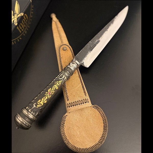 Faca Forjada em Aço Carbono Brutforged 9 Polegadas com Cabo em Alpaca Cinzelada