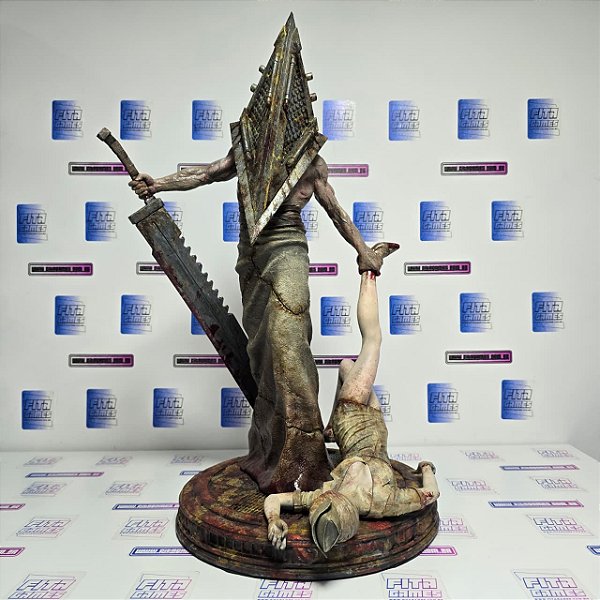 Action Figure Pyramid Head Silent Hill em resina pintado a mão 55x28cm