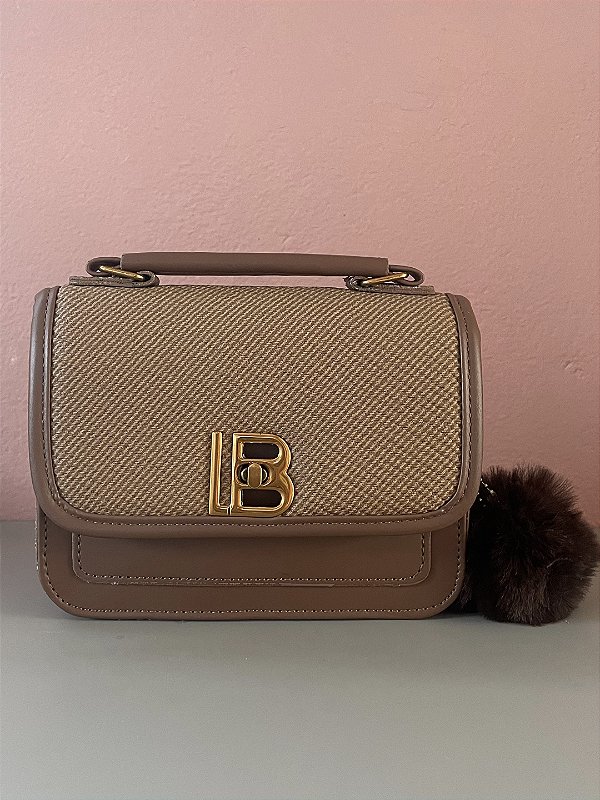 Bolsa Elegante Marrom com chaveiro e Detalhes Dourados