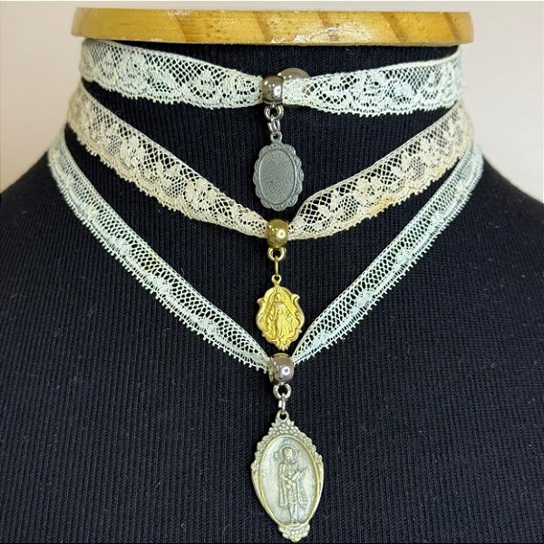 Gargantilhas vintage medalhas