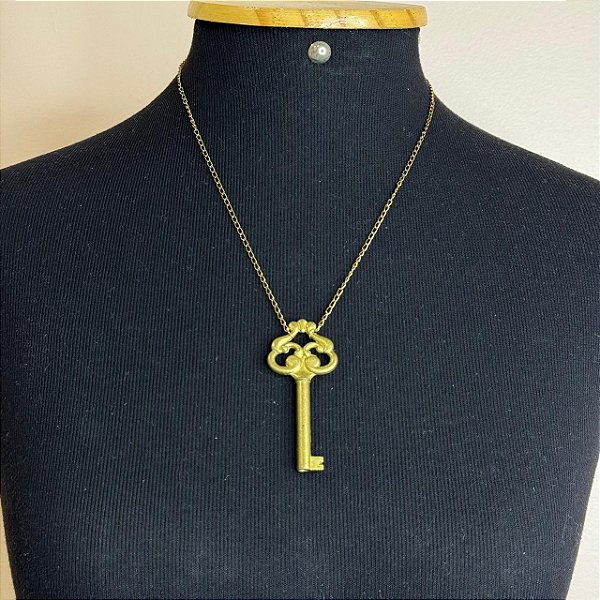 Colar vintage chave dourada