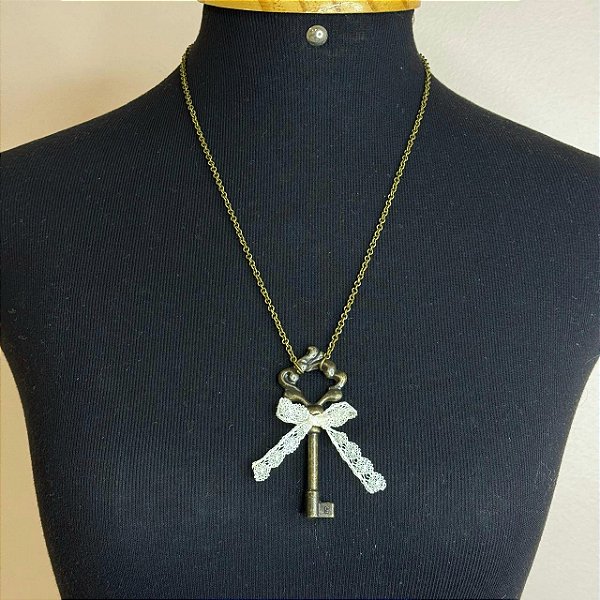 Colar vintage chave com laço